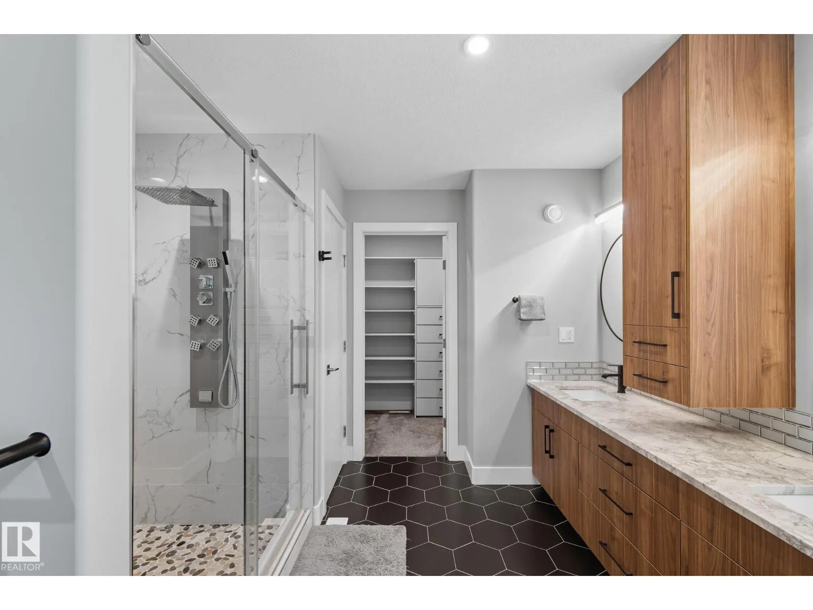 7520 173 AV NW