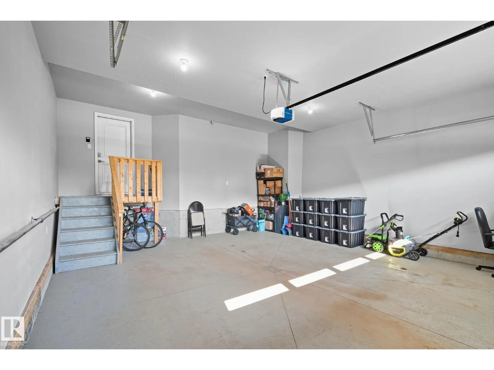 7520 173 AV NW
