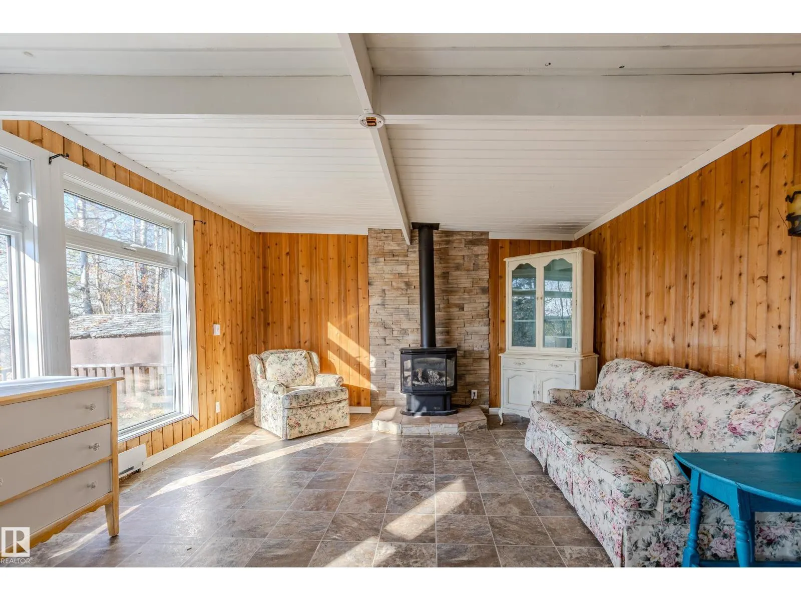 161 Lakeshore DR