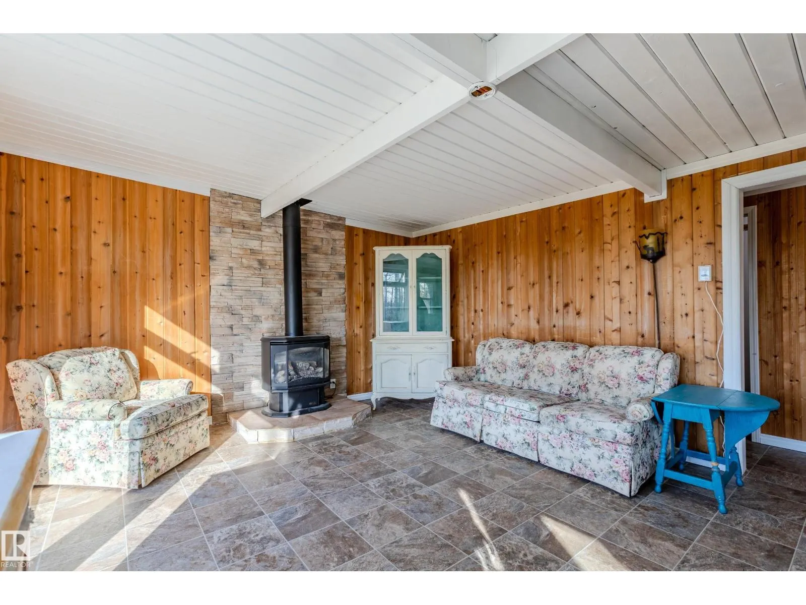 161 Lakeshore DR