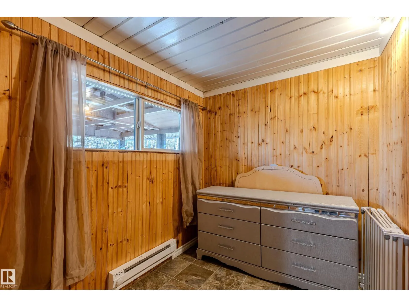 161 Lakeshore DR