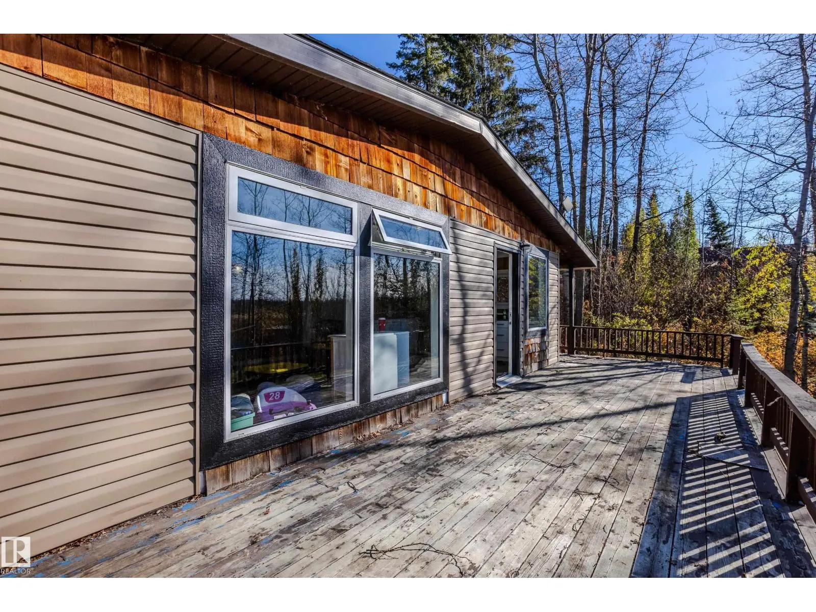 161 Lakeshore DR