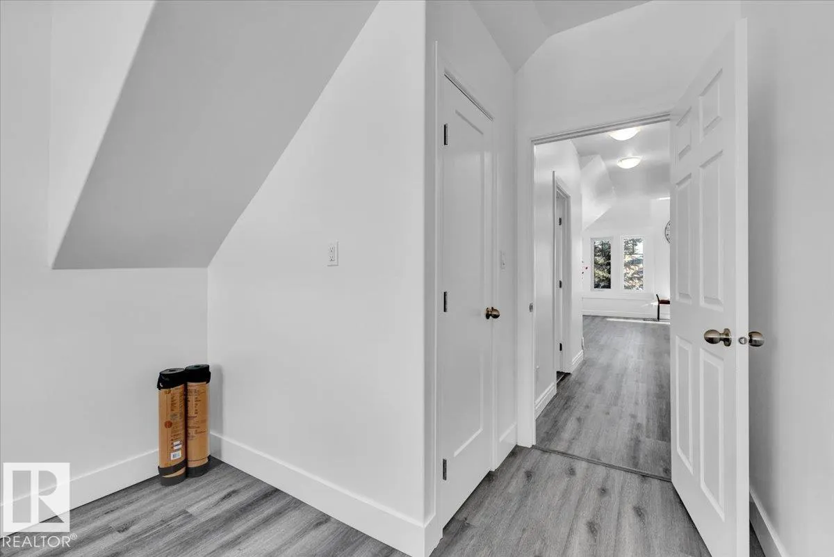 11910 76 ST NW