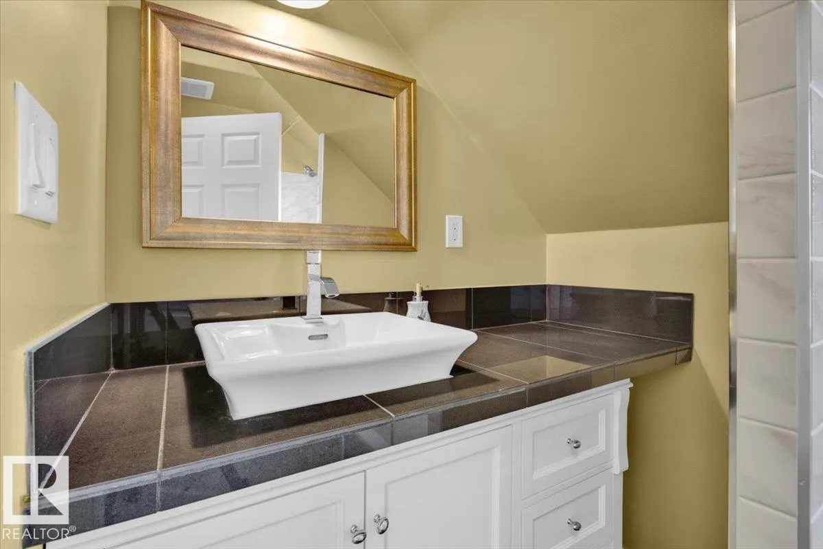 11910 76 ST NW