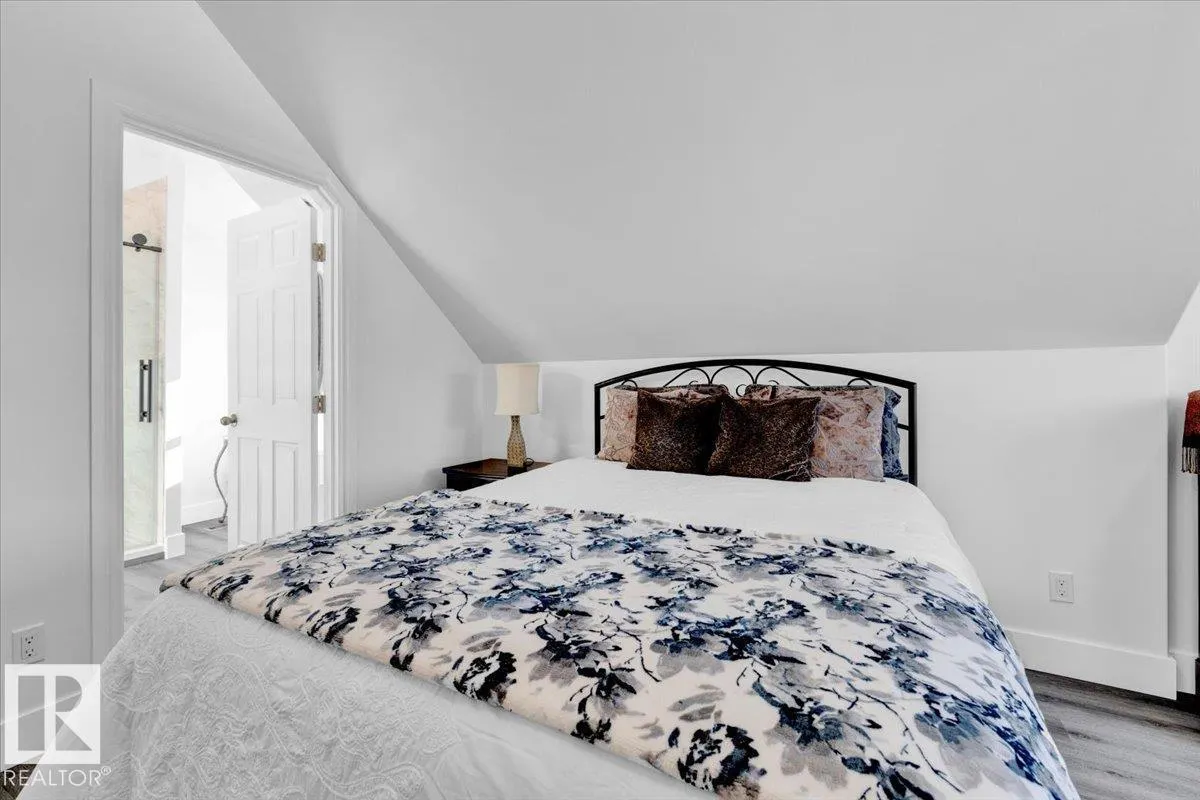 11910 76 ST NW