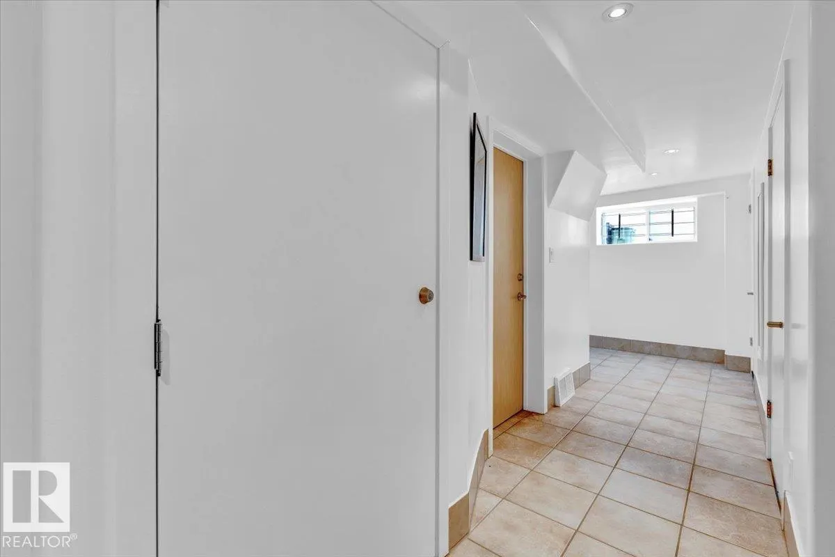 11910 76 ST NW