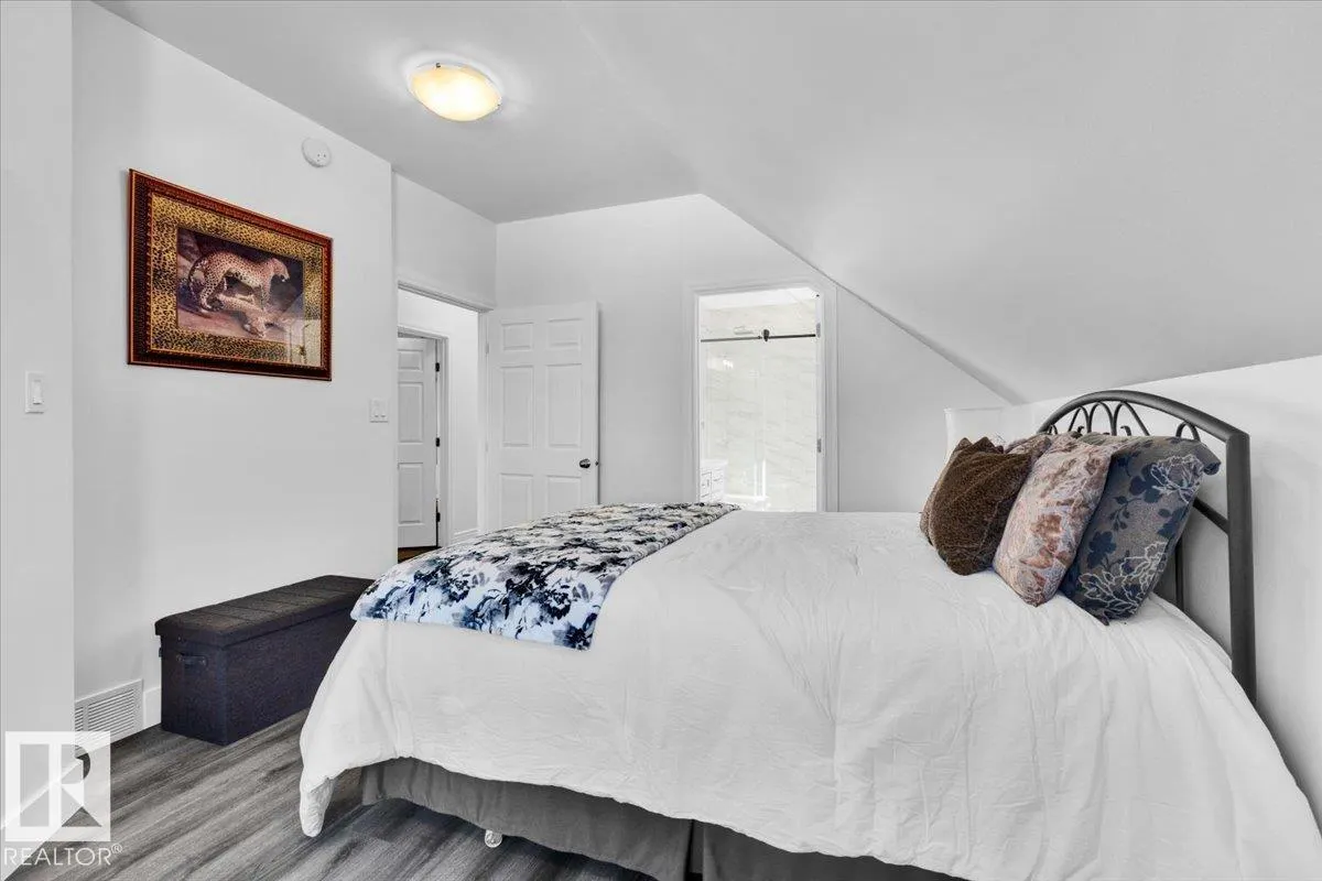 11910 76 ST NW