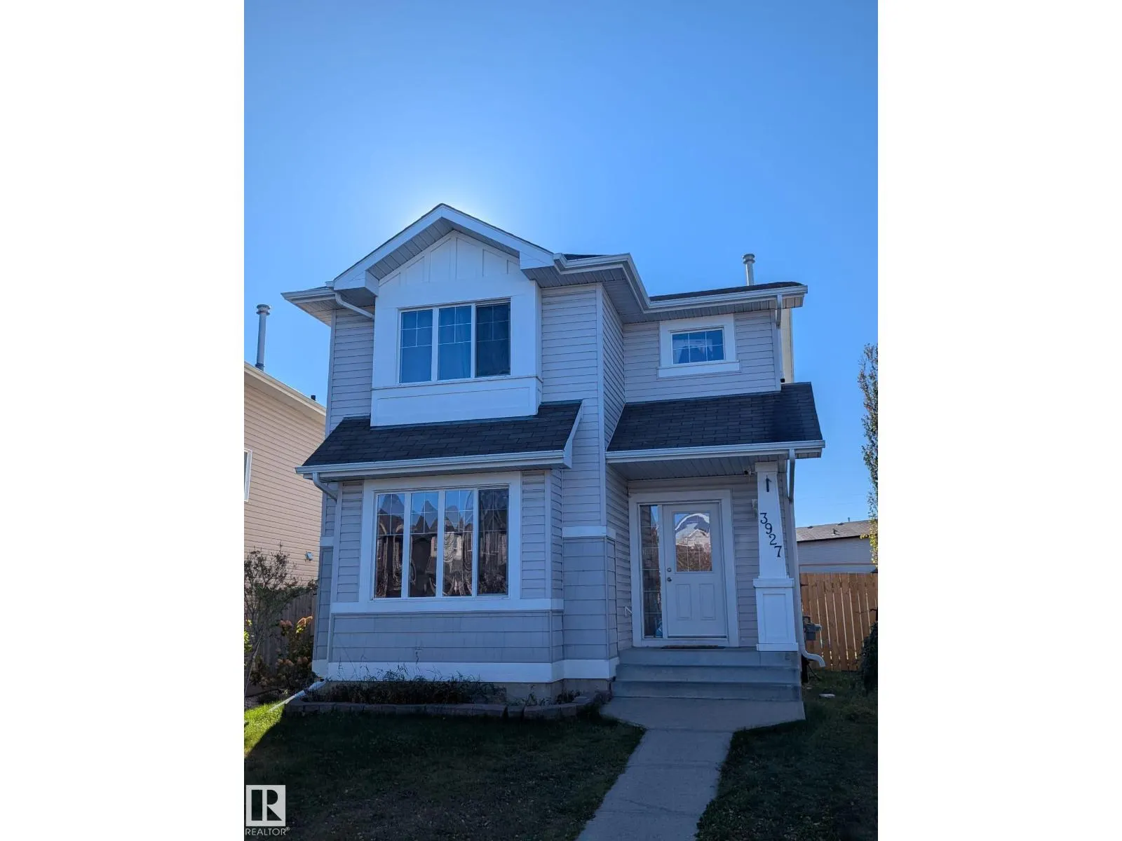 3927 160 AV NW