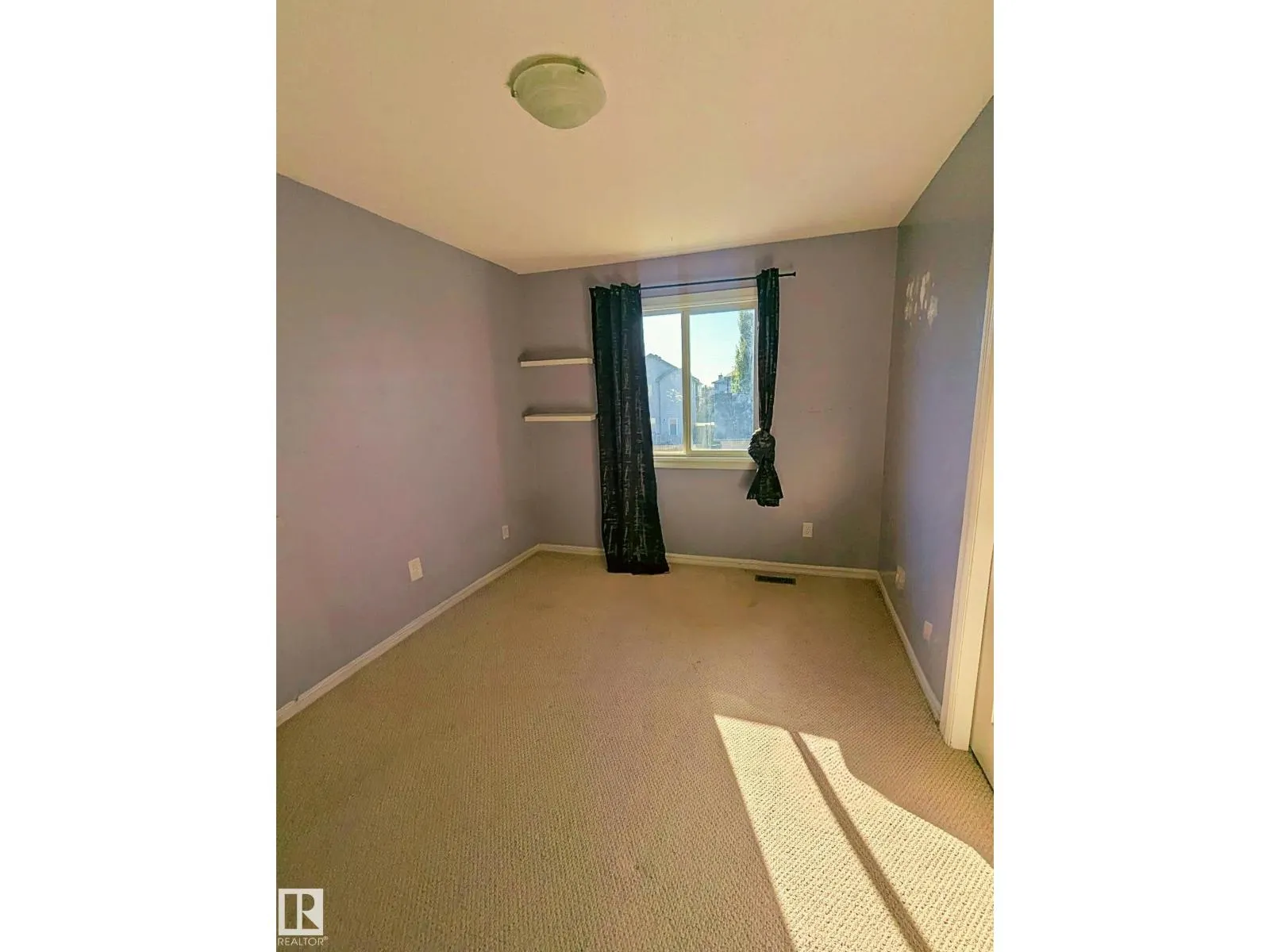 3927 160 AV NW