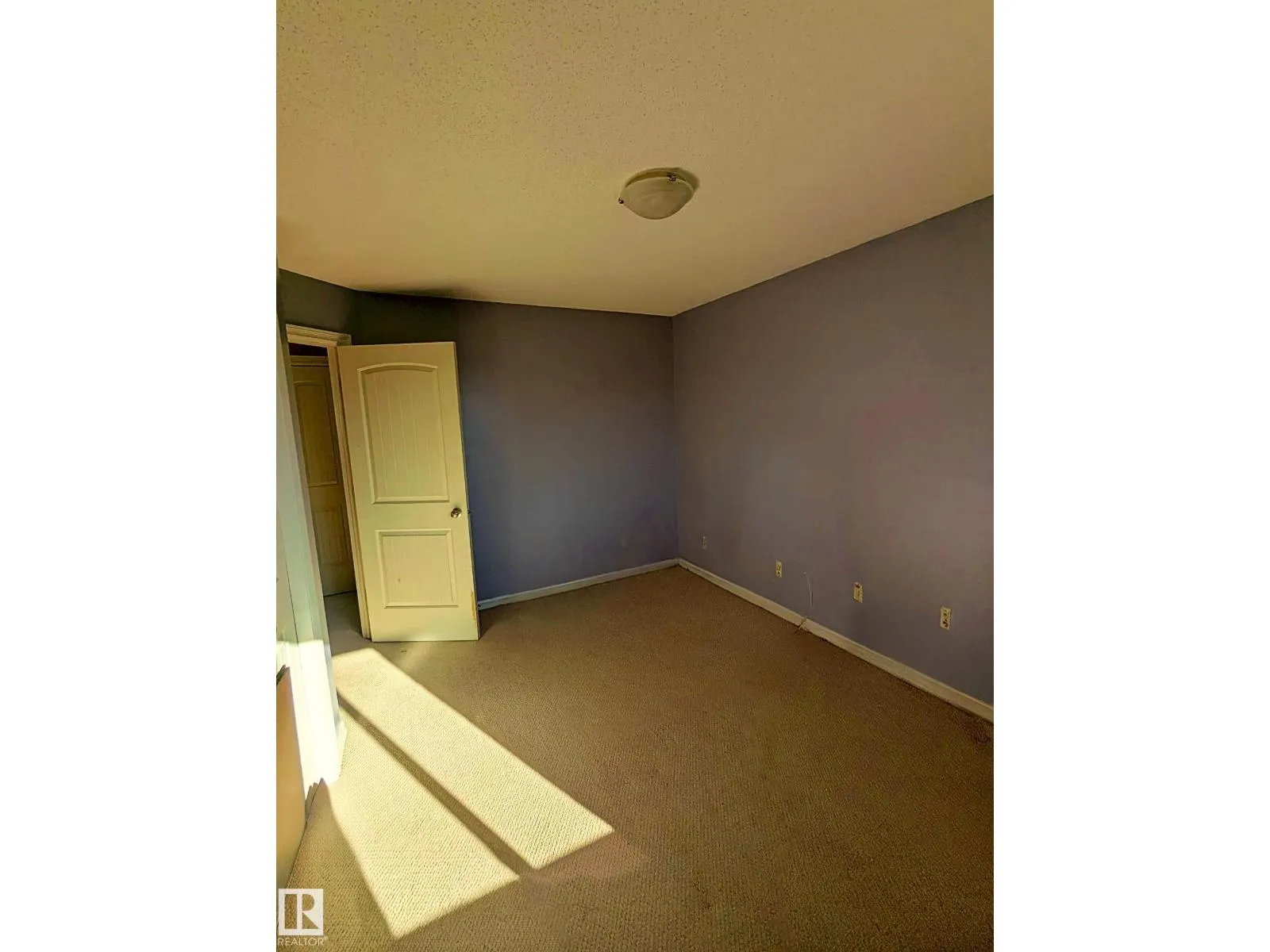 3927 160 AV NW