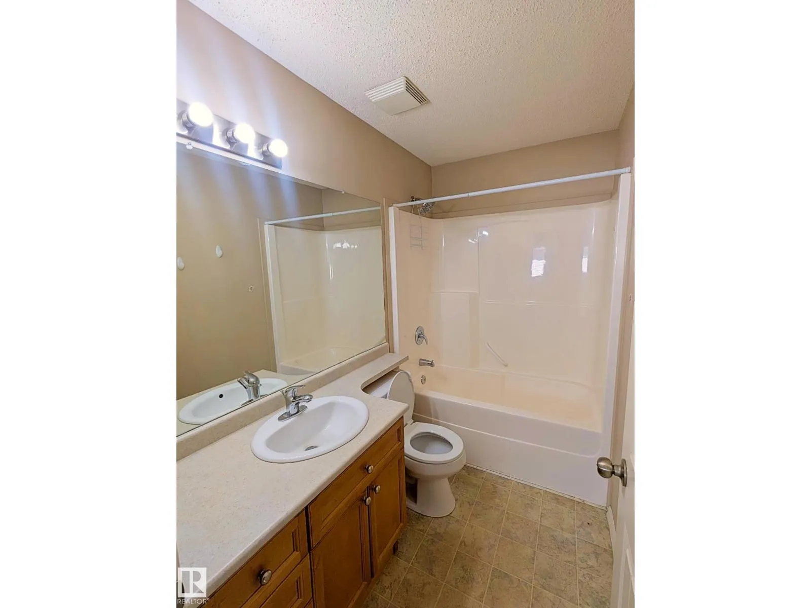3927 160 AV NW