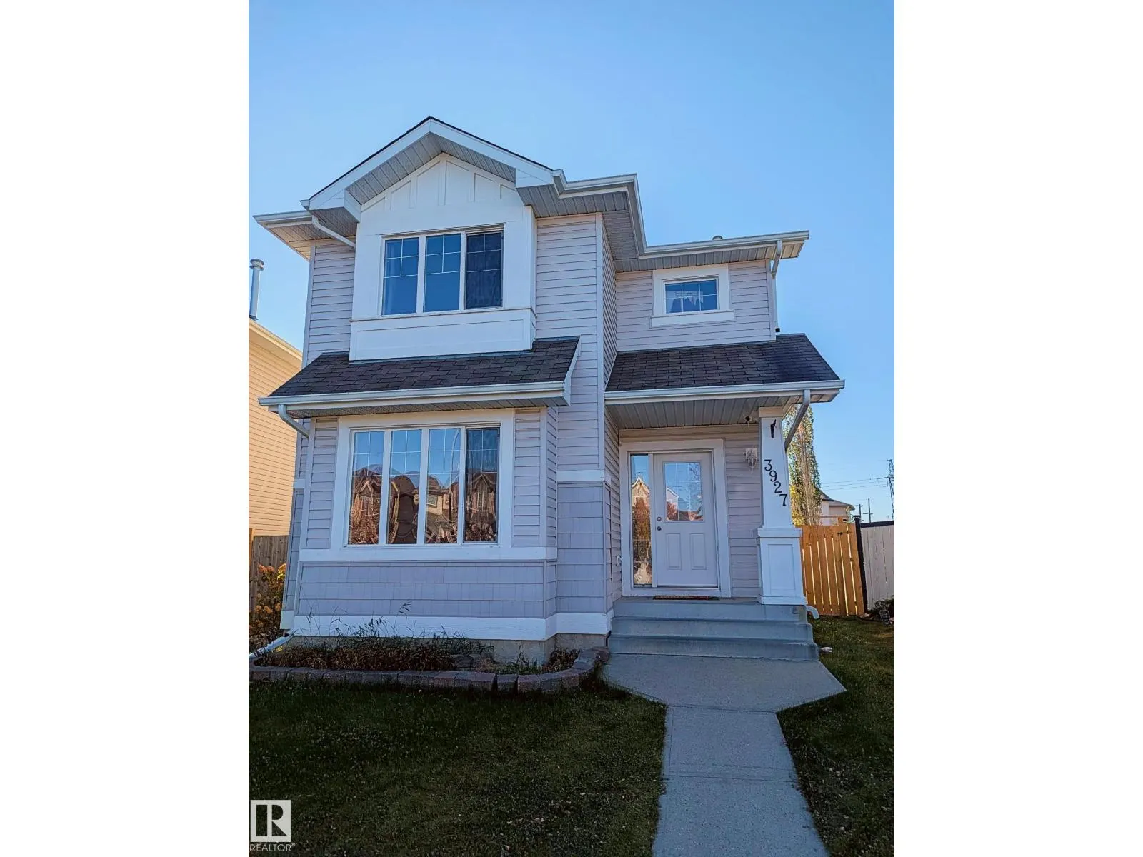 3927 160 AV NW