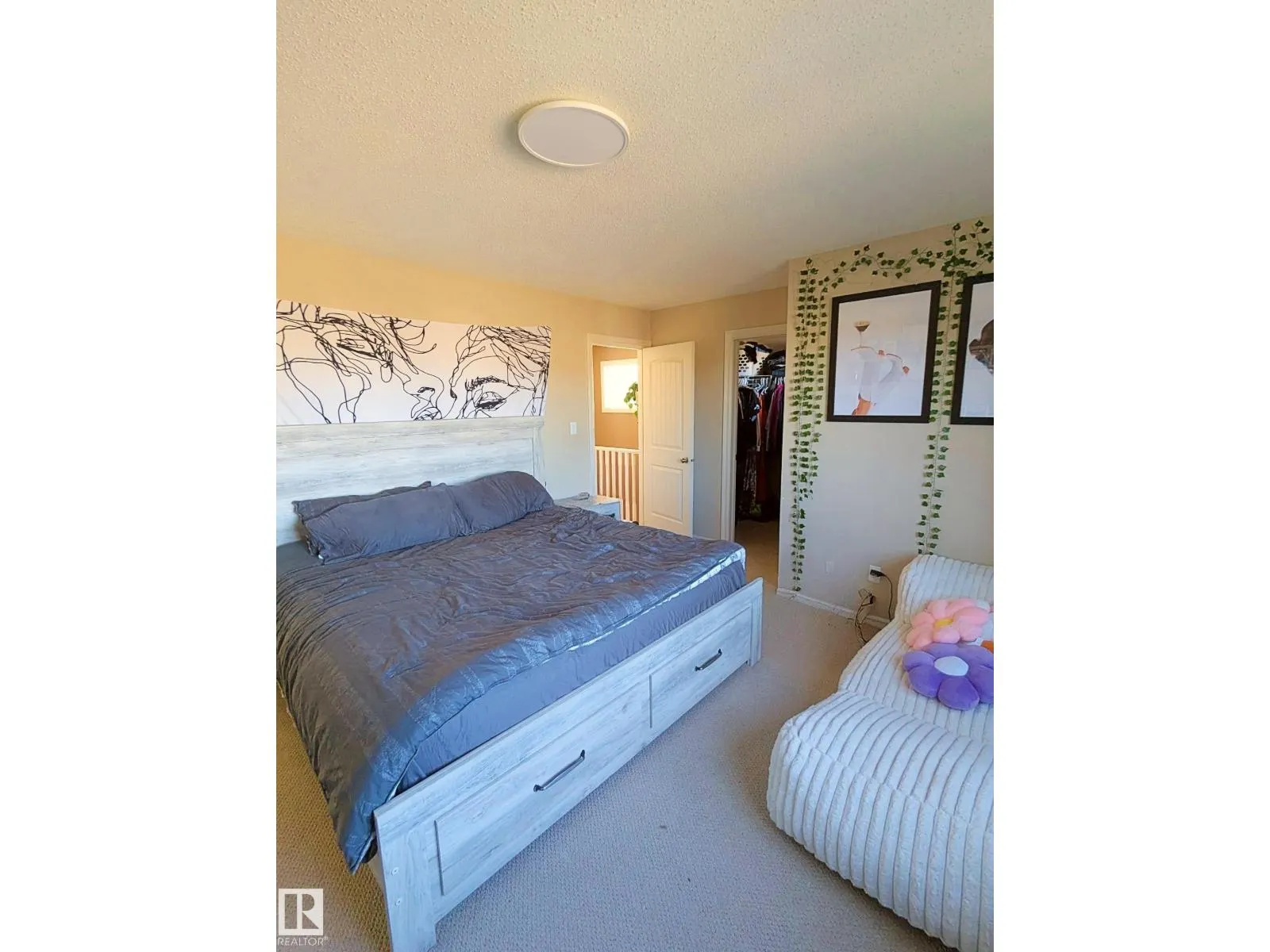 3927 160 AV NW