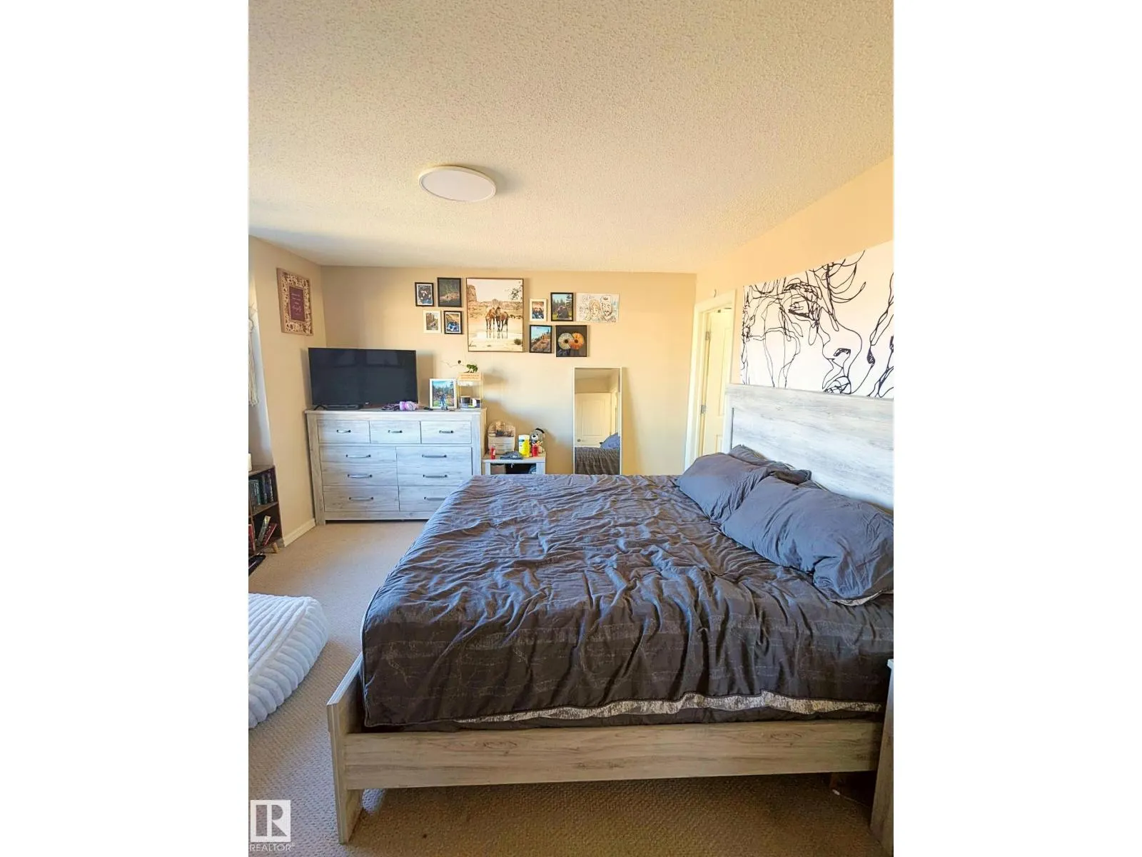 3927 160 AV NW