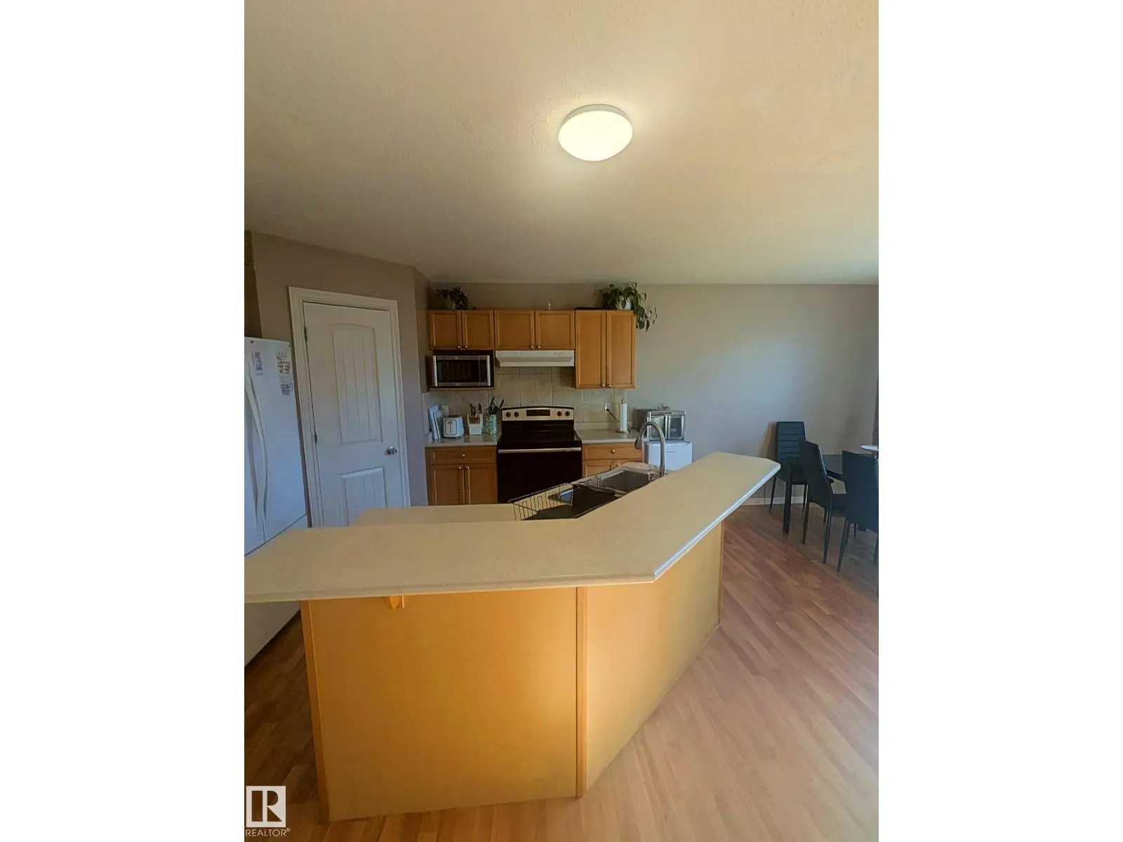 3927 160 AV NW