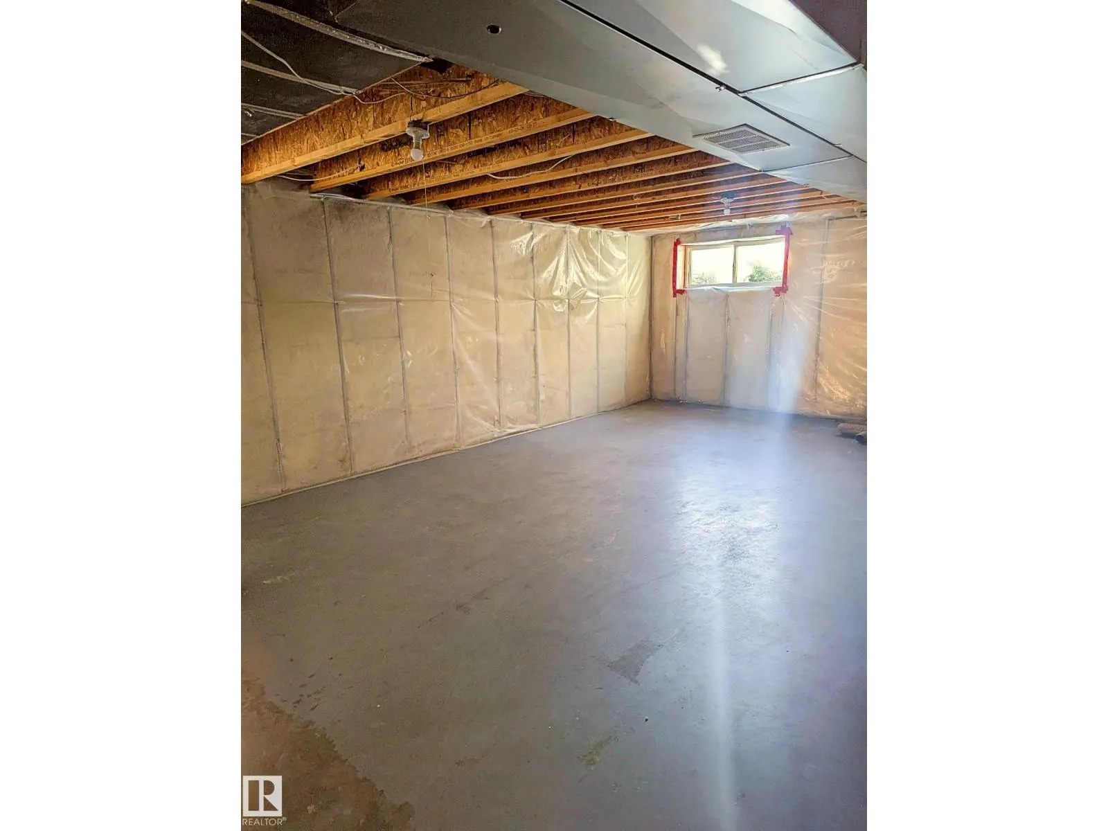 3927 160 AV NW