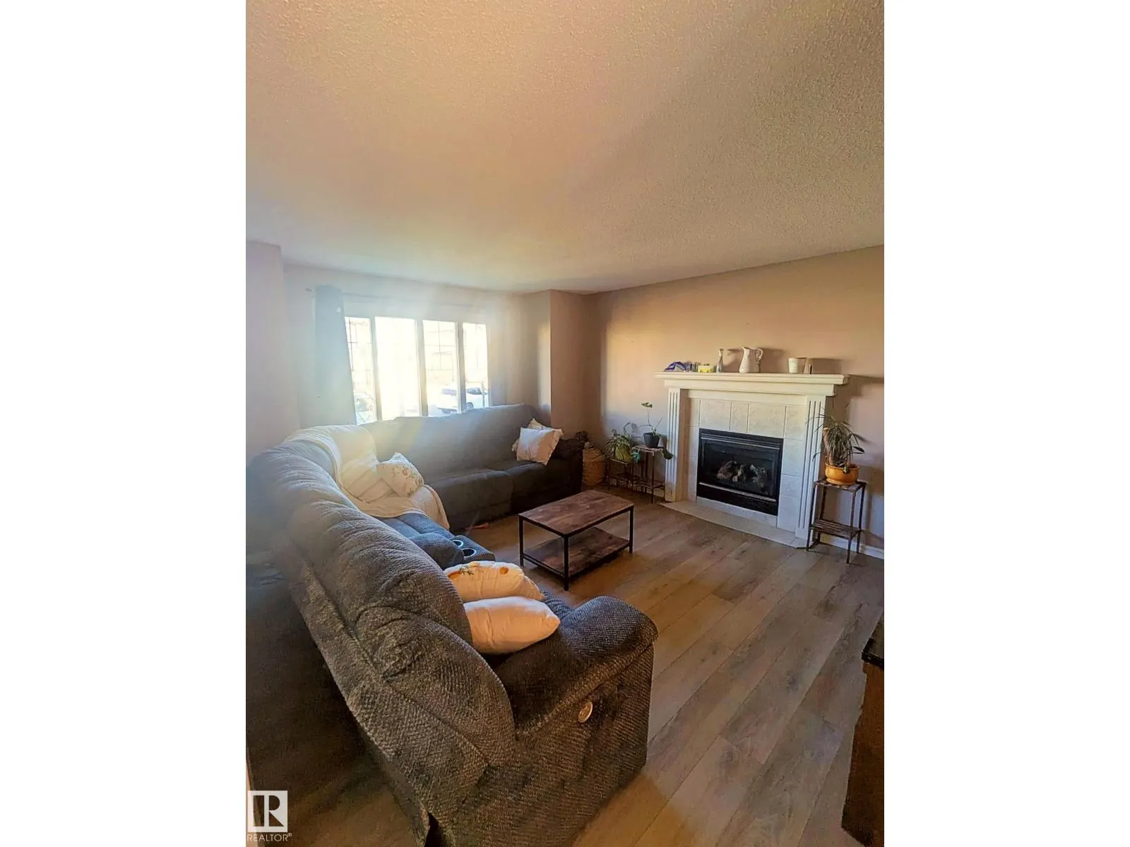 3927 160 AV NW