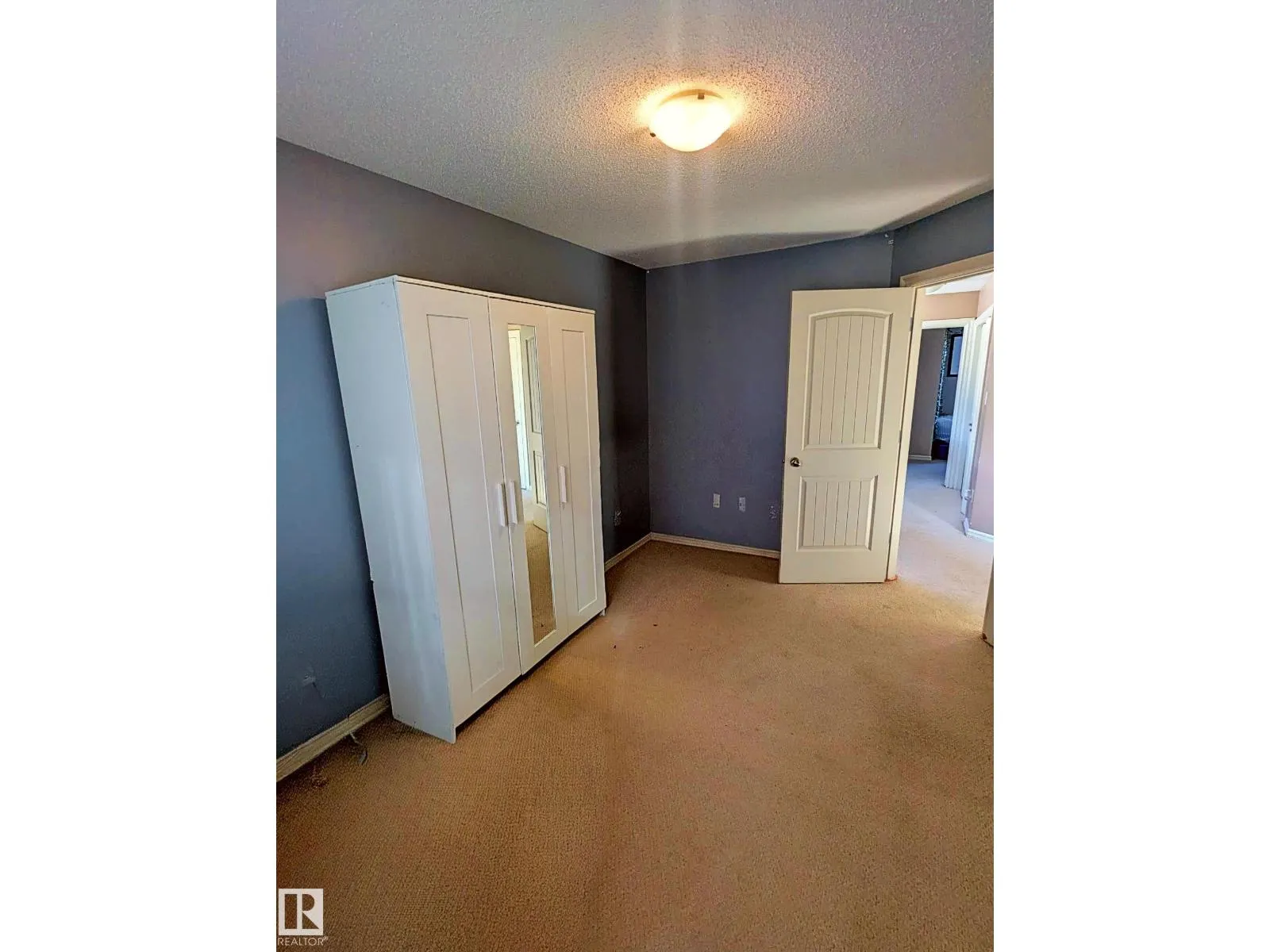 3927 160 AV NW