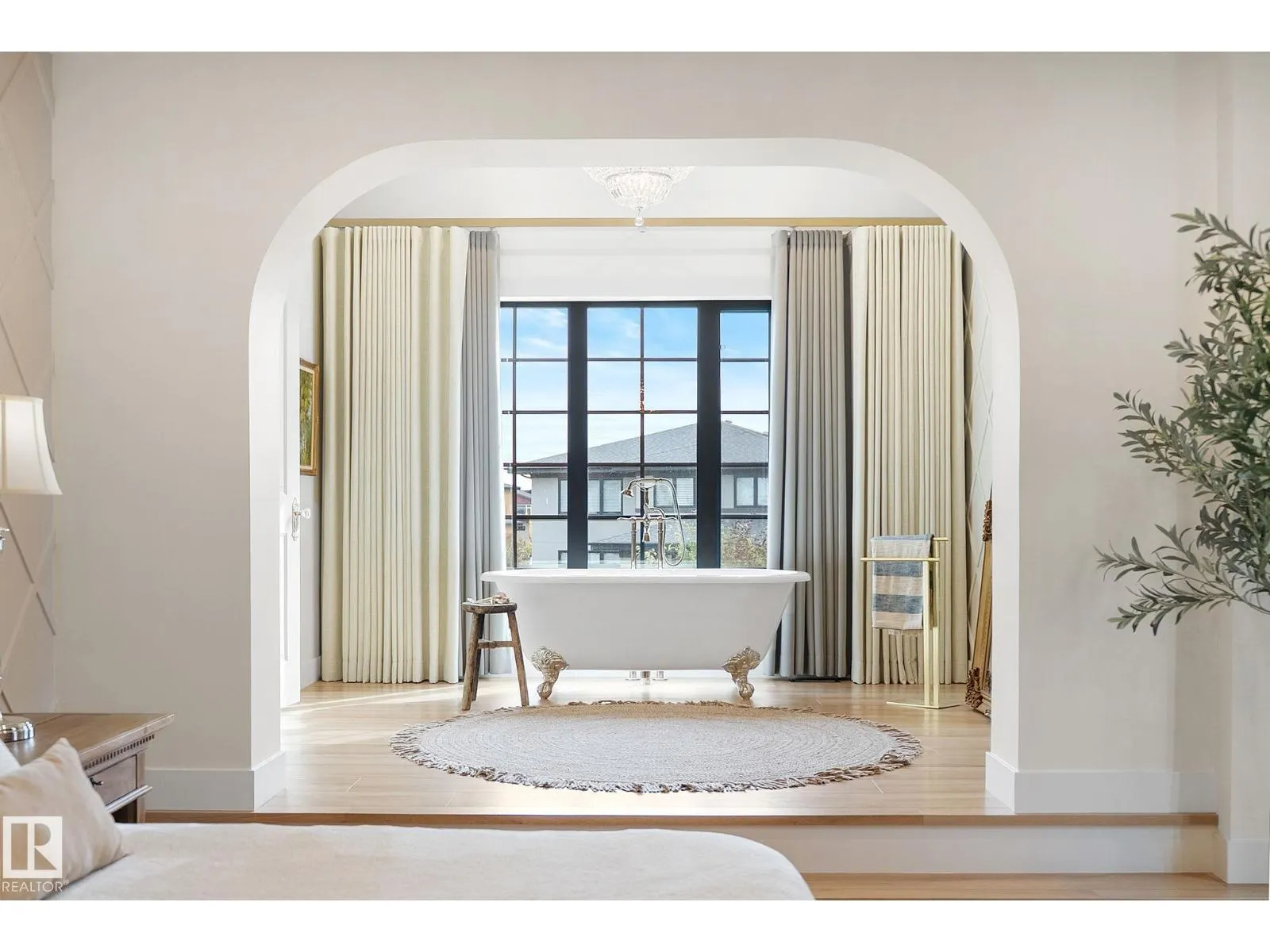 183 WINDERMERE DR NW