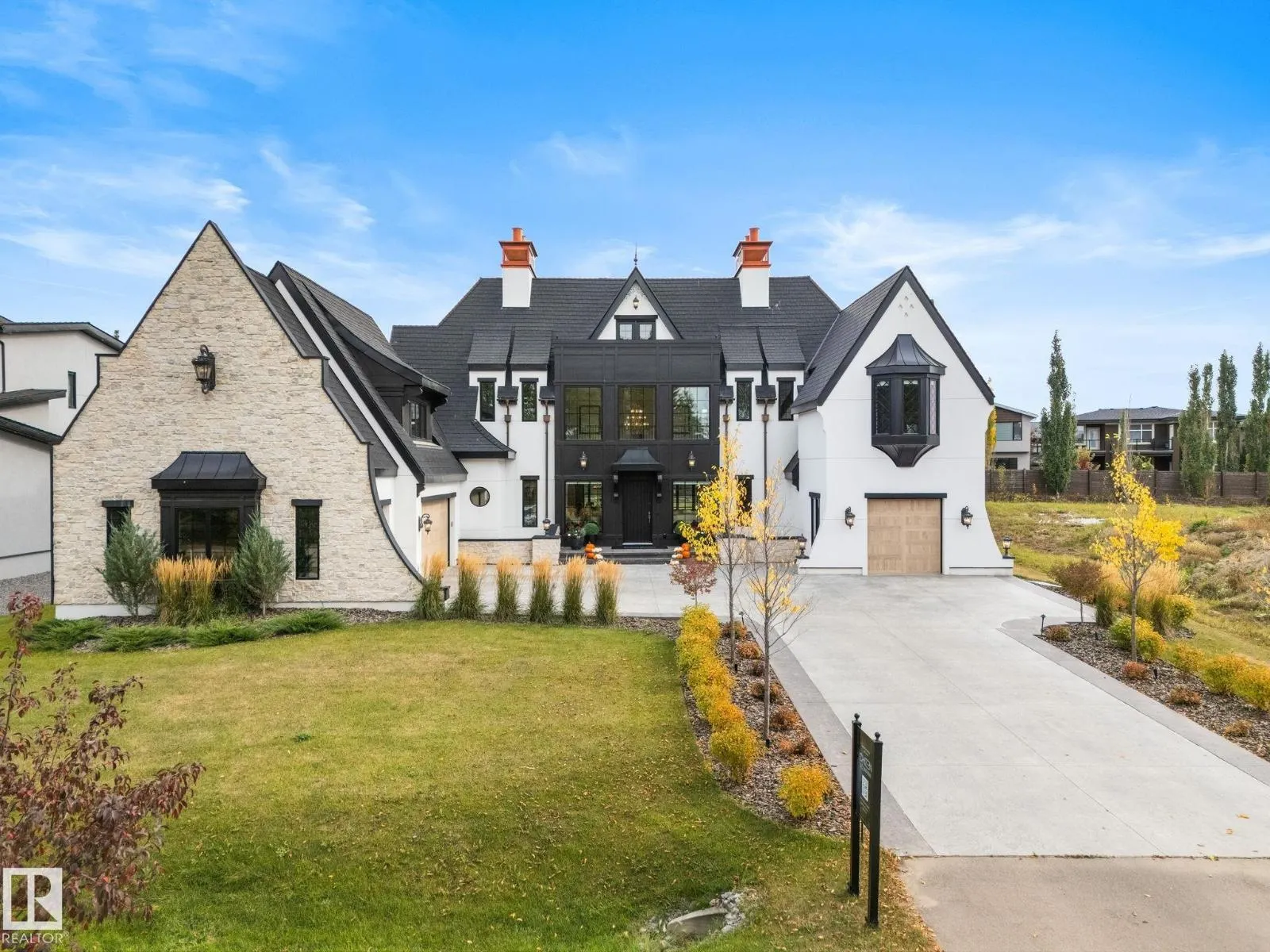 183 WINDERMERE DR NW