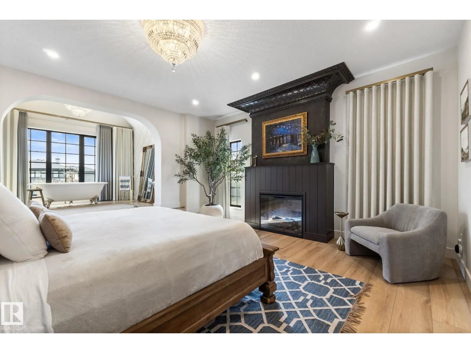 183 WINDERMERE DR NW
