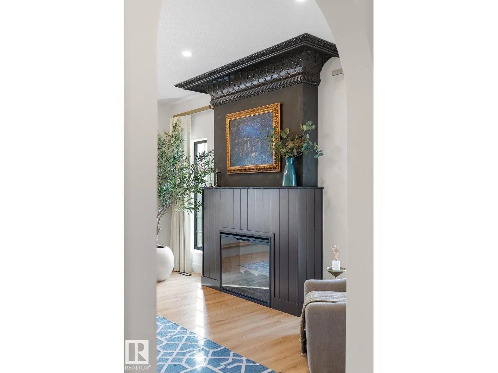 183 WINDERMERE DR NW