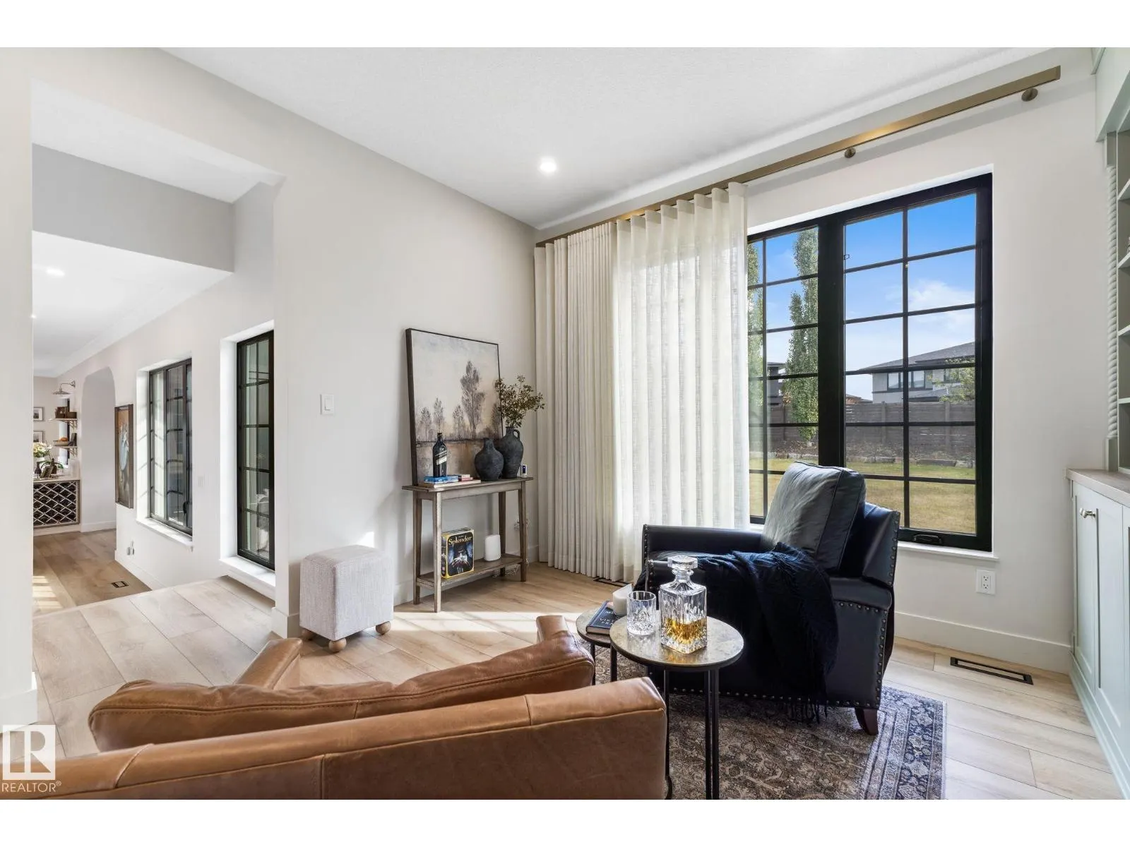 183 WINDERMERE DR NW