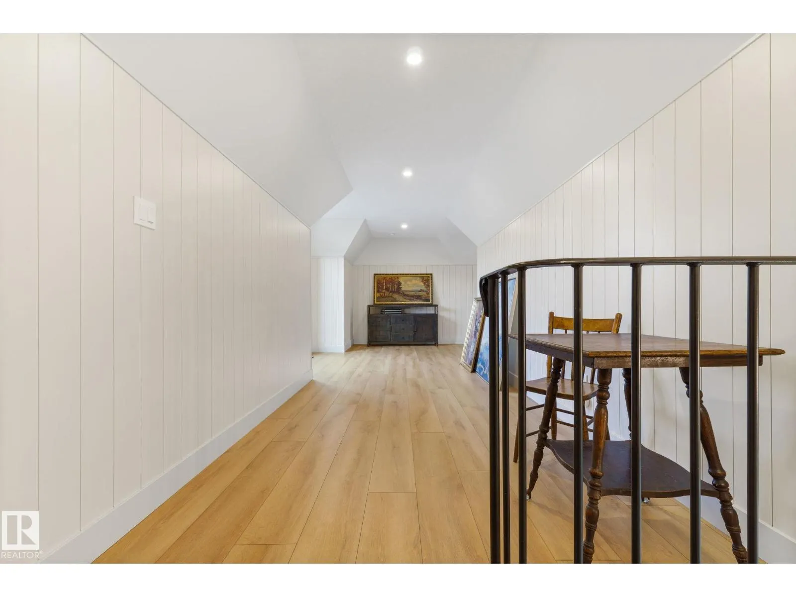183 WINDERMERE DR NW
