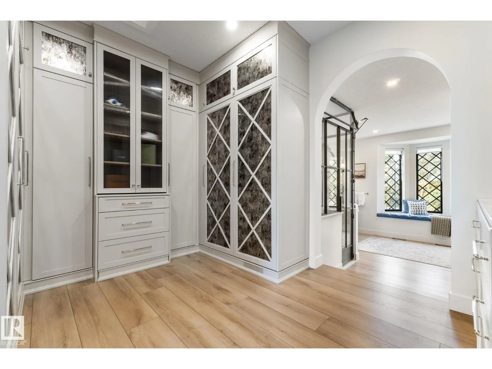 183 WINDERMERE DR NW