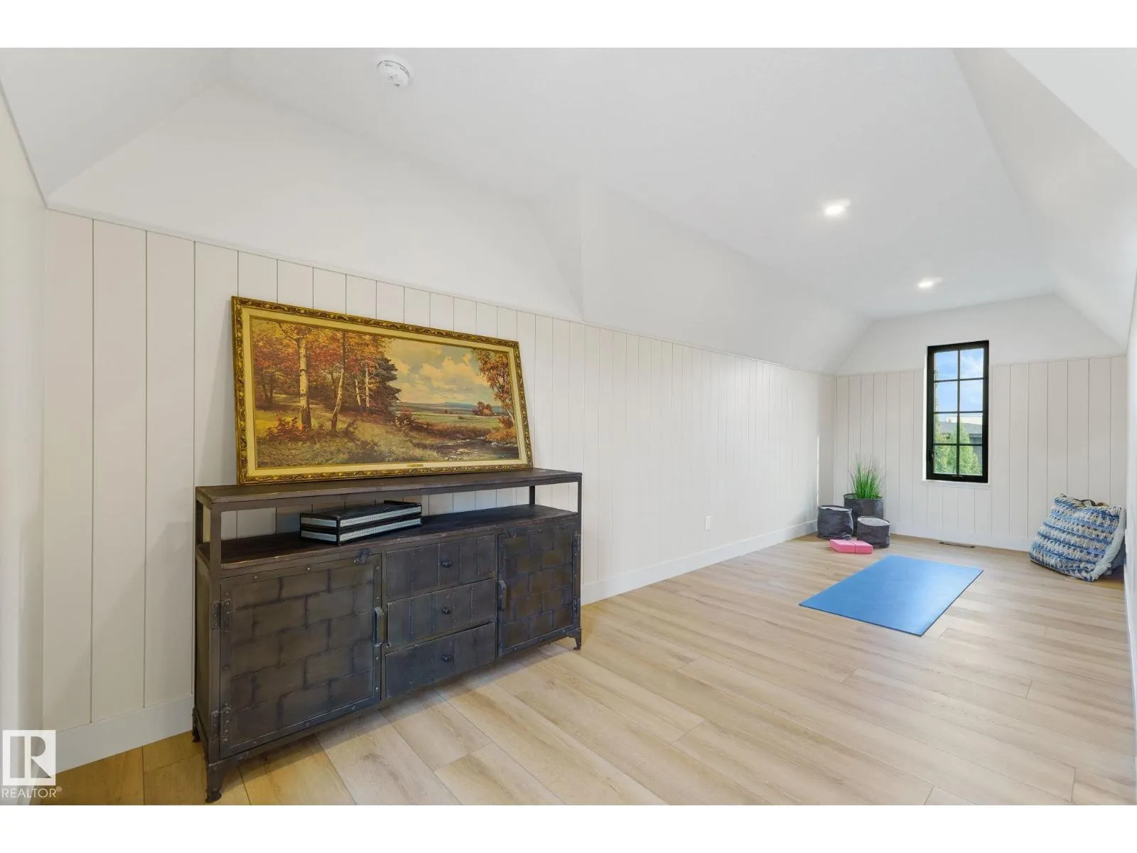 183 WINDERMERE DR NW