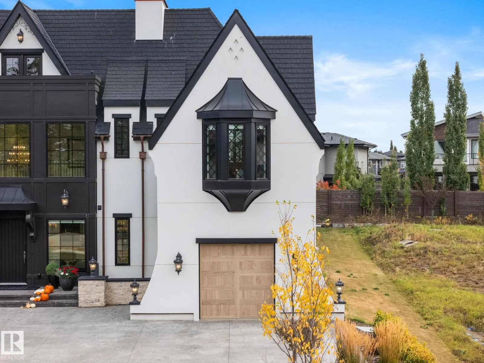 183 WINDERMERE DR NW