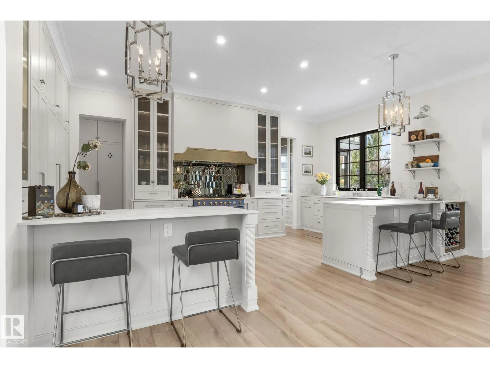 183 WINDERMERE DR NW