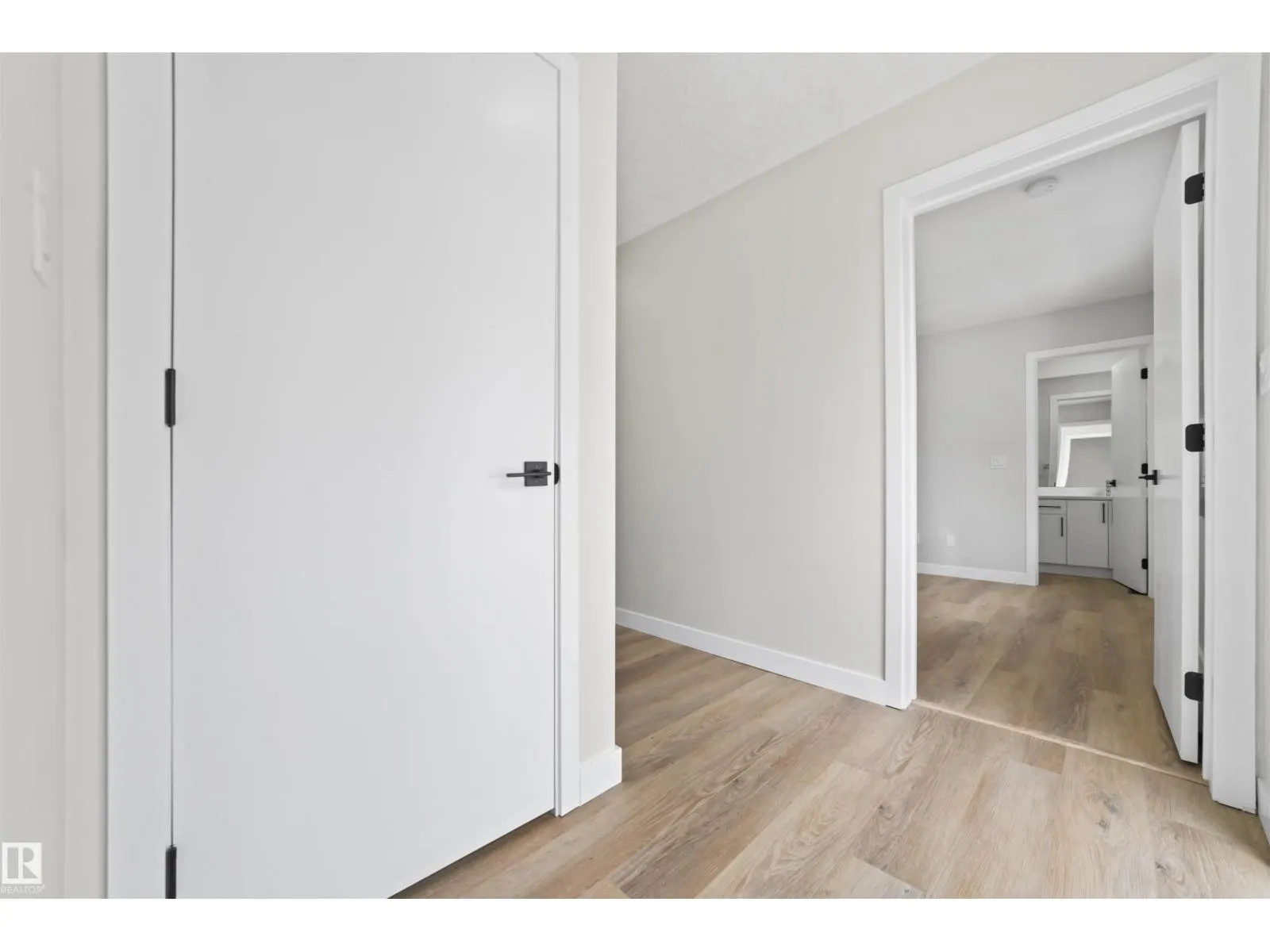 5032 55 AVE