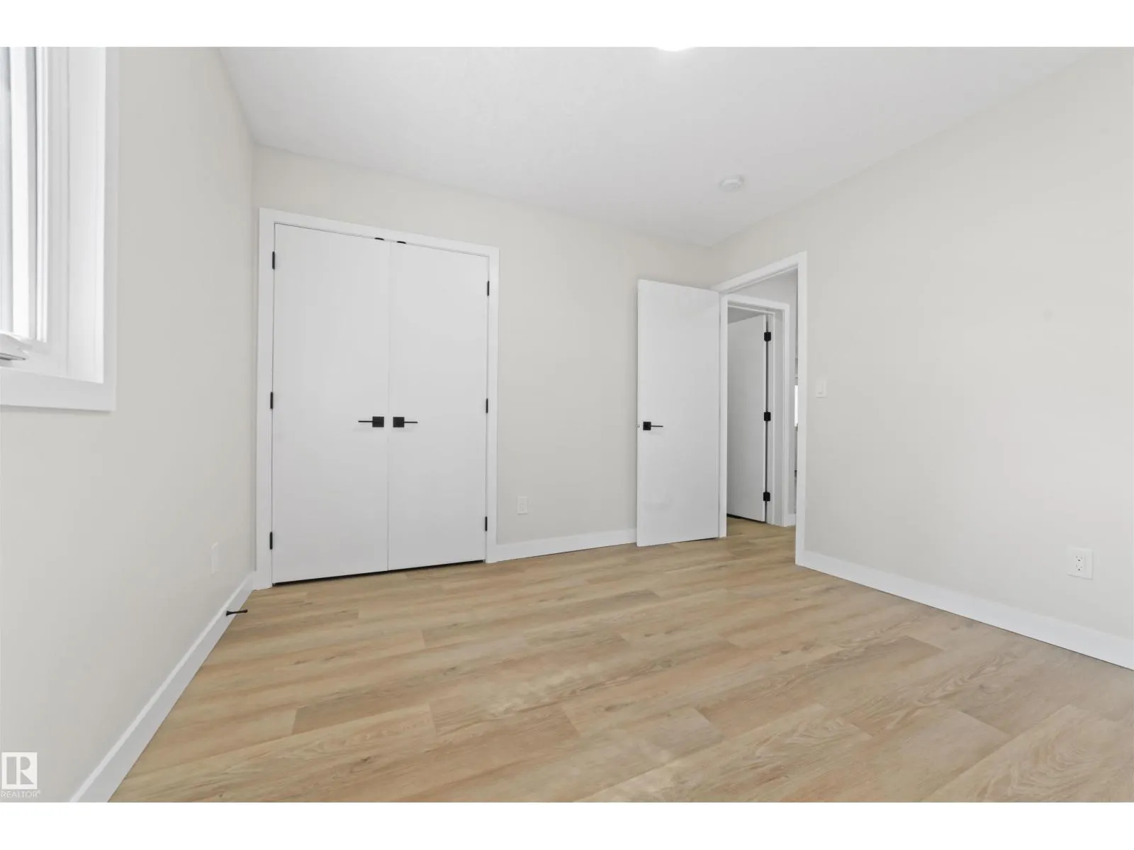 5032 55 AVE