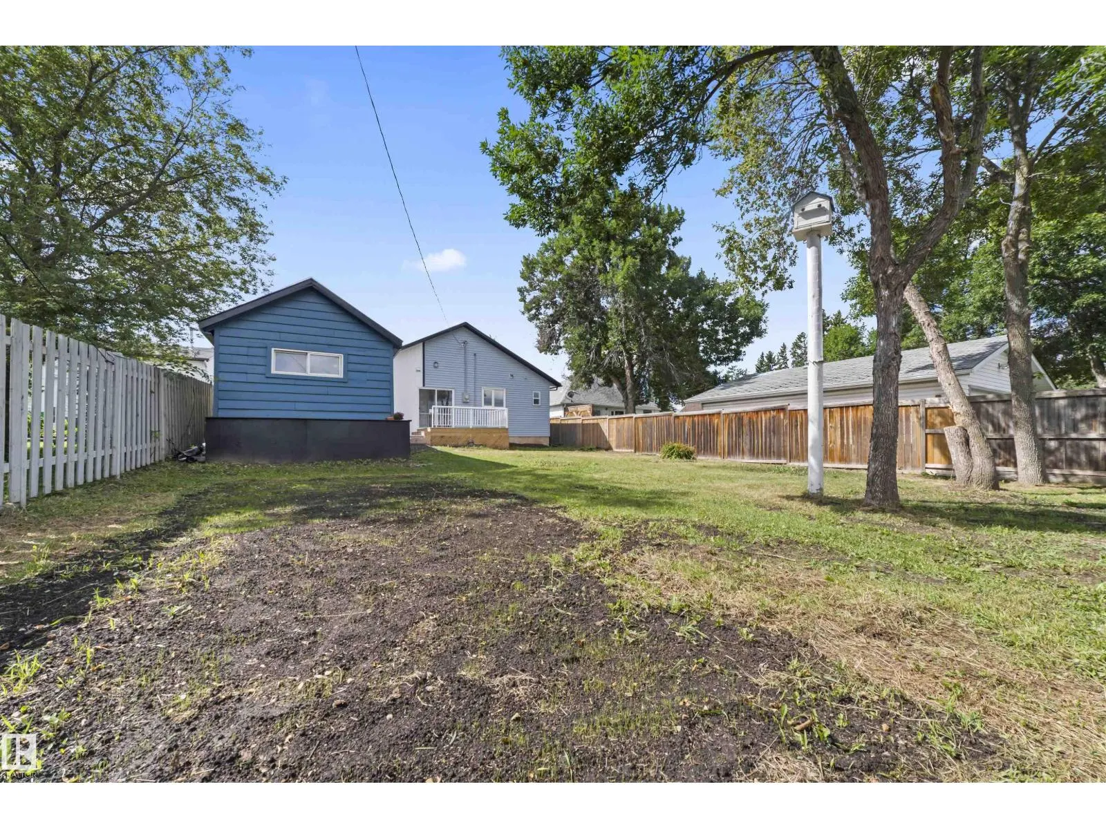 5032 55 AVE