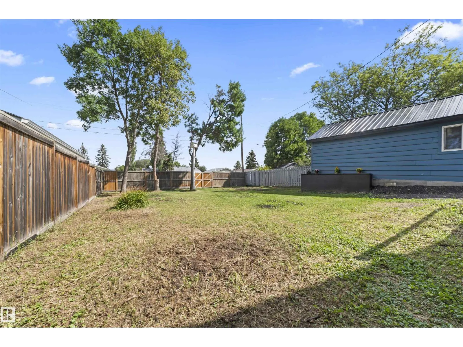 5032 55 AVE