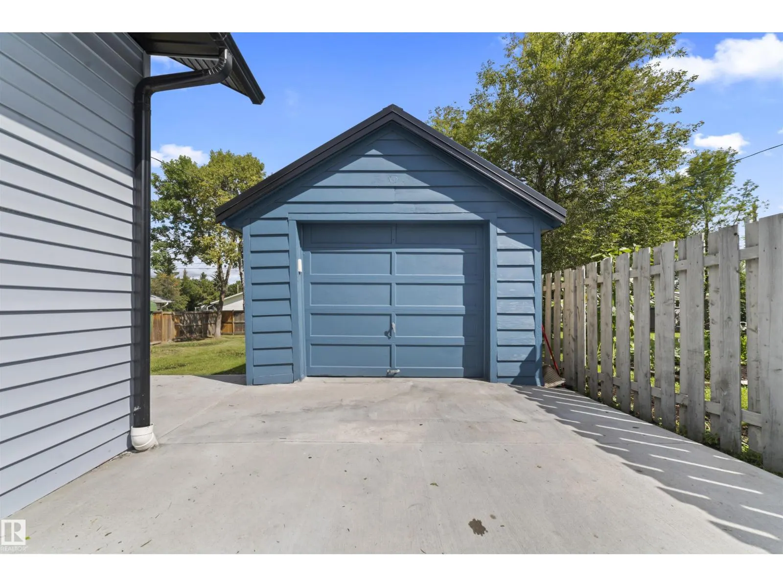 5032 55 AVE