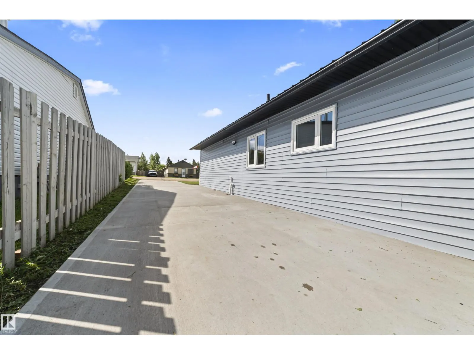 5032 55 AVE