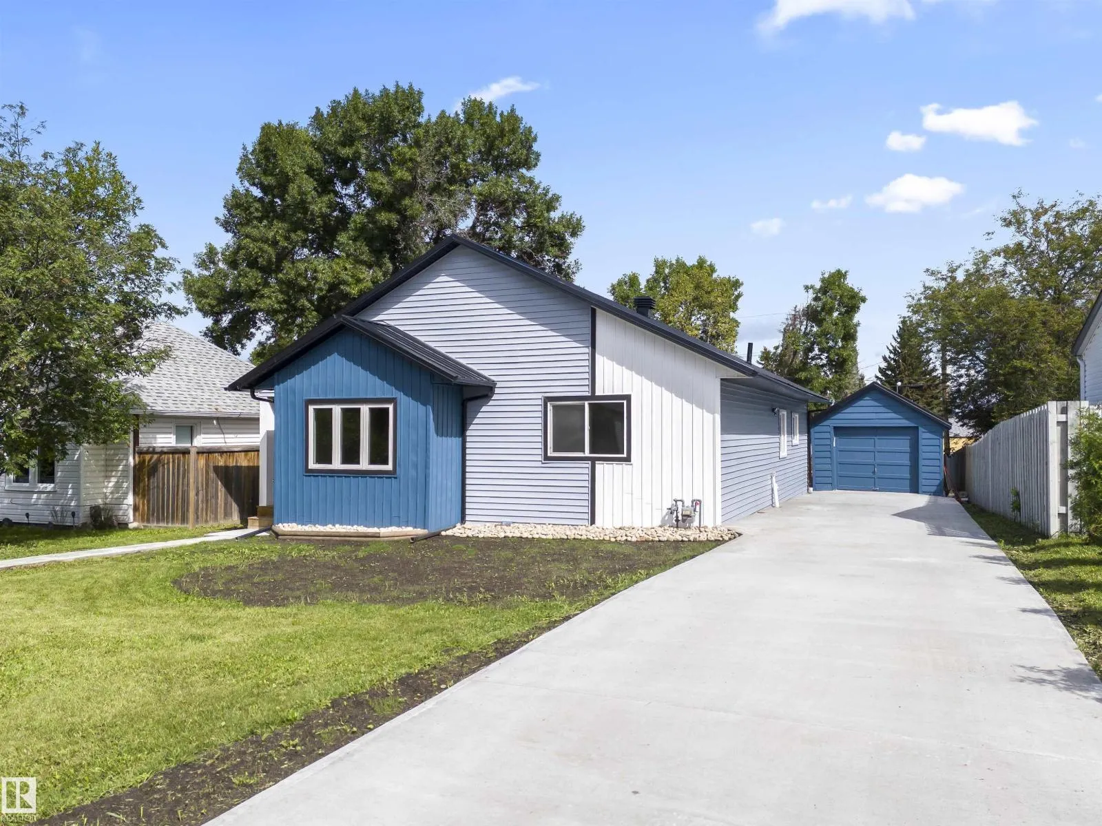 5032 55 AVE
