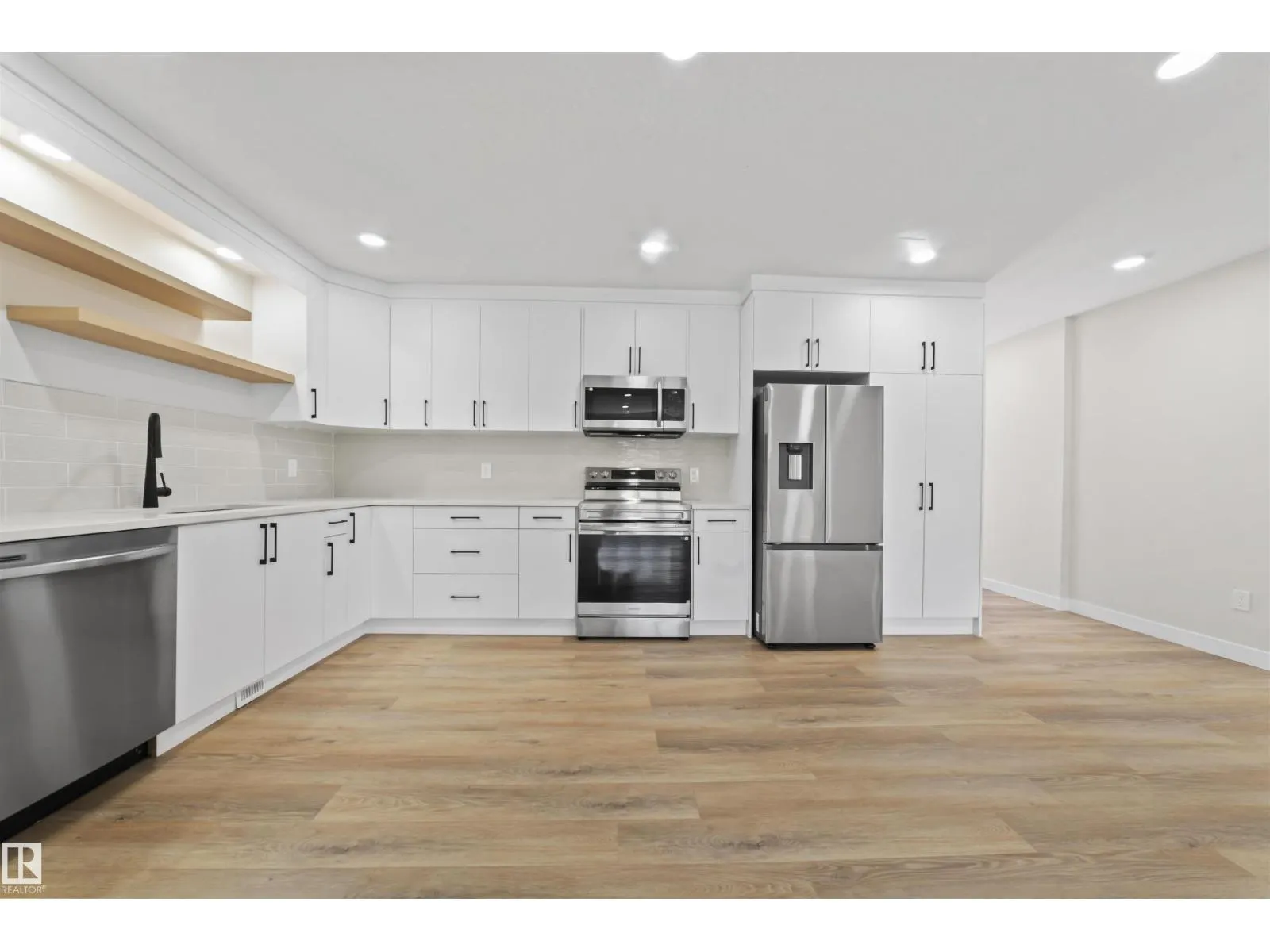 5032 55 AVE