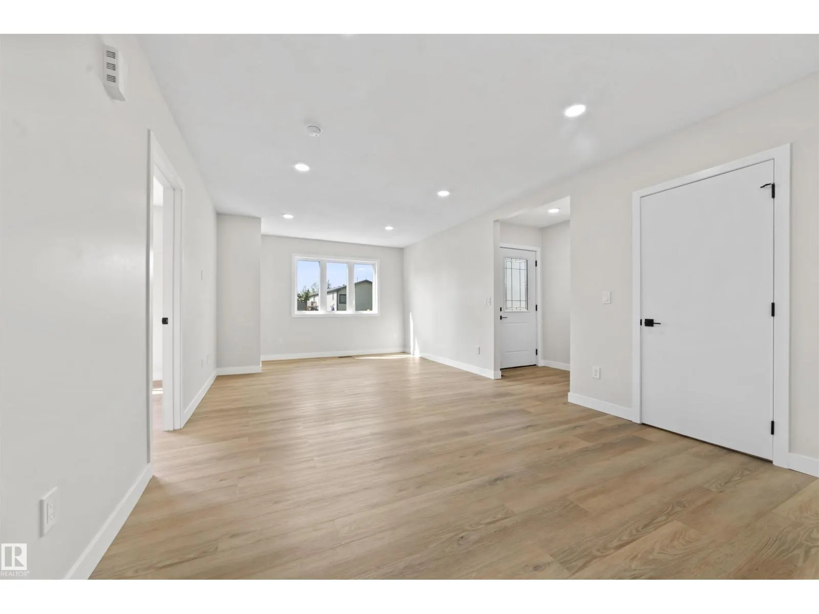 5032 55 AVE