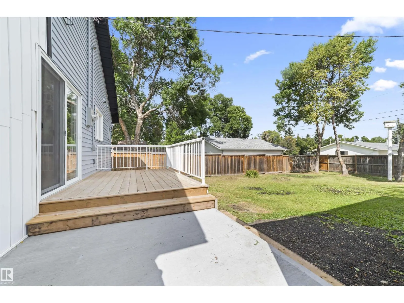 5032 55 AVE