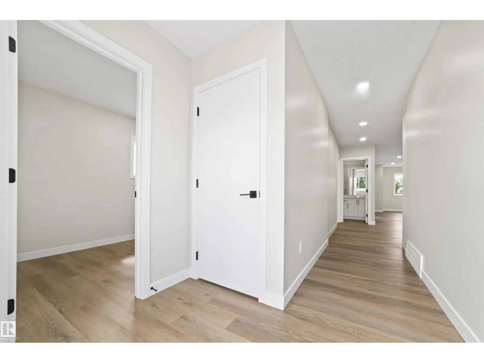 5032 55 AVE