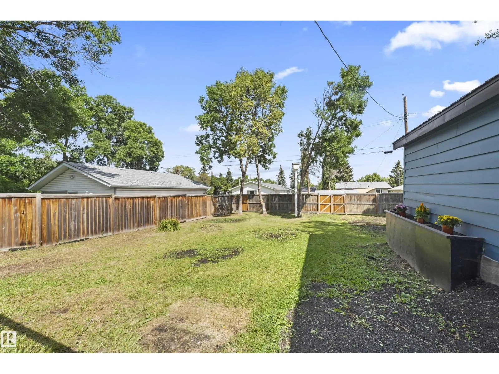 5032 55 AVE