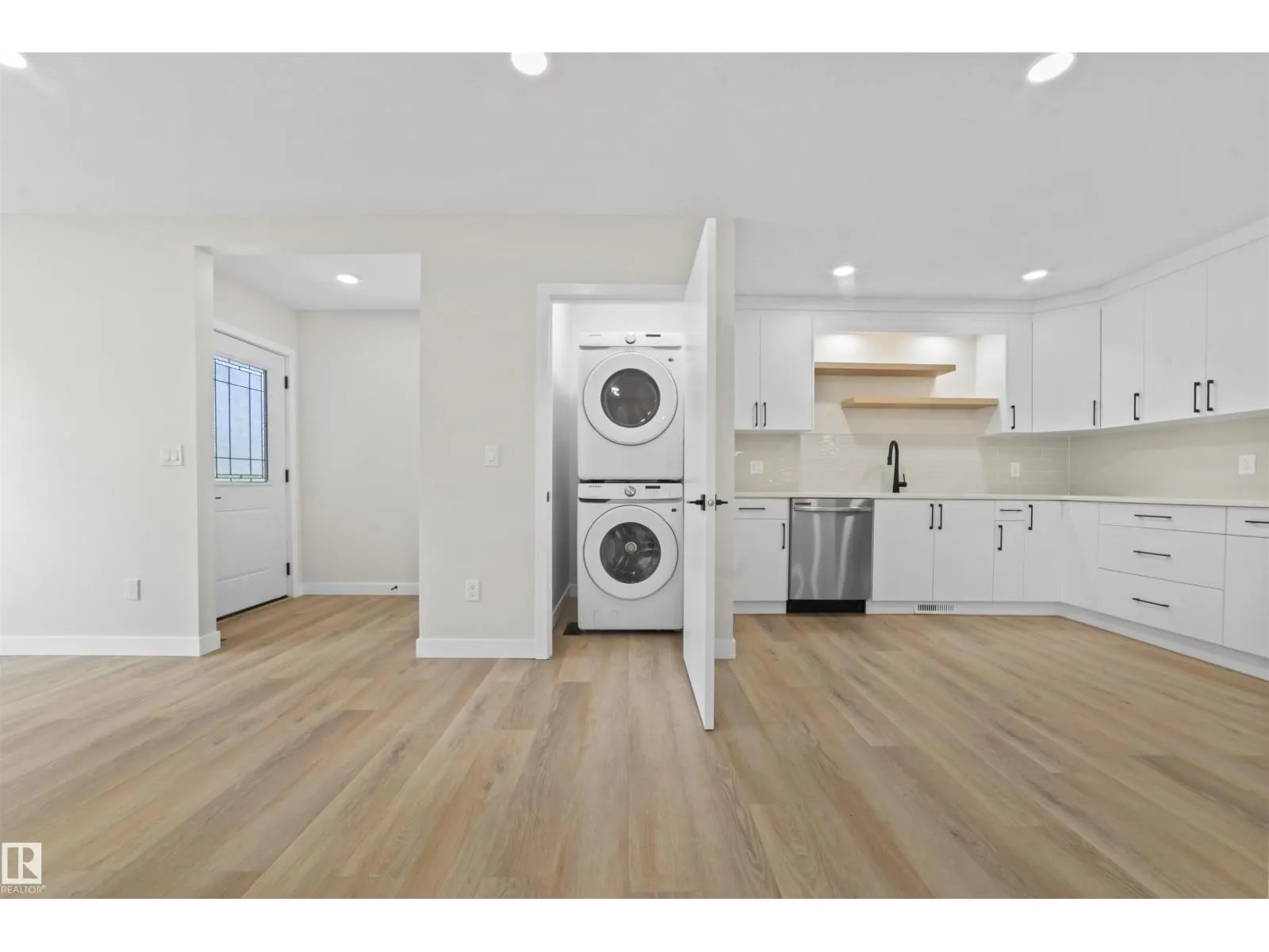 5032 55 AVE