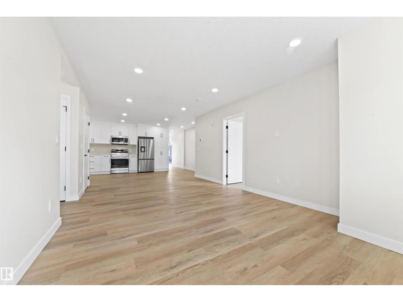 5032 55 AVE