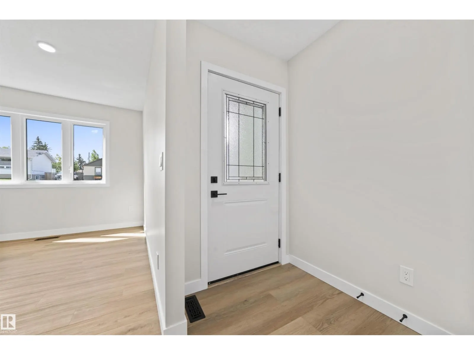 5032 55 AVE