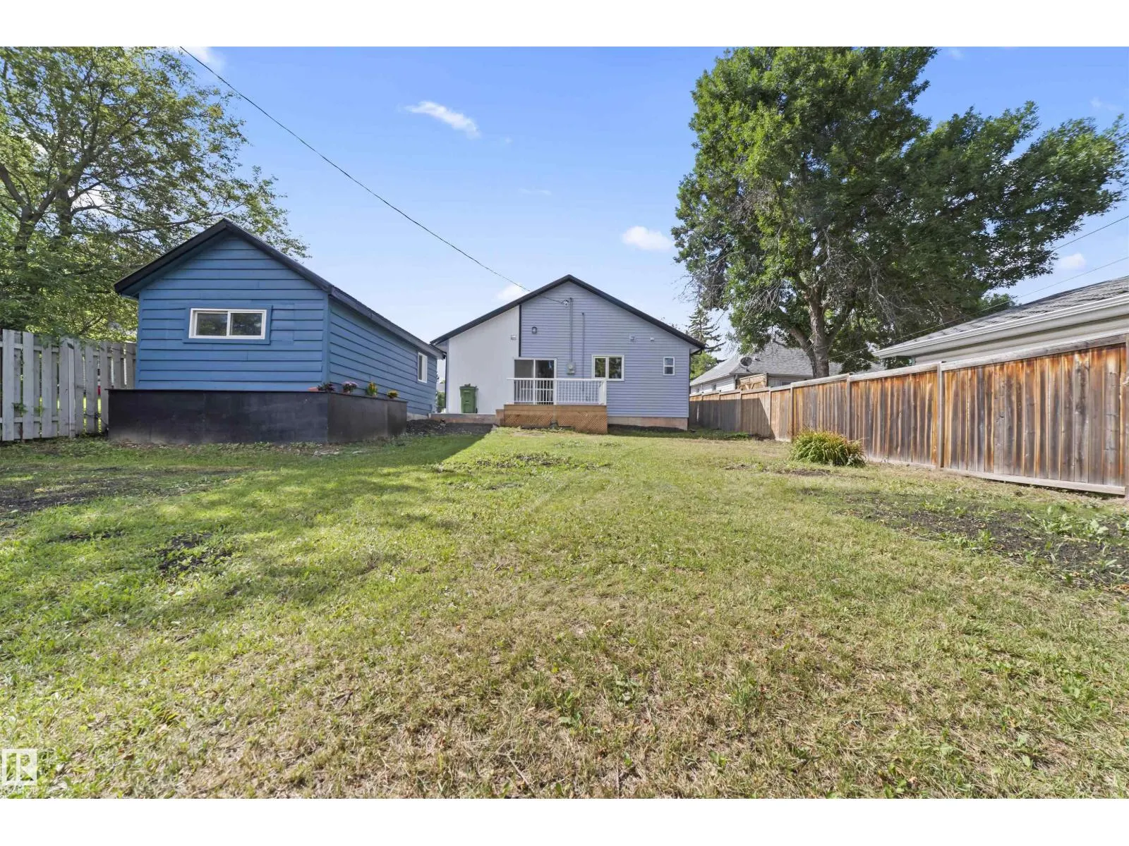 5032 55 AVE
