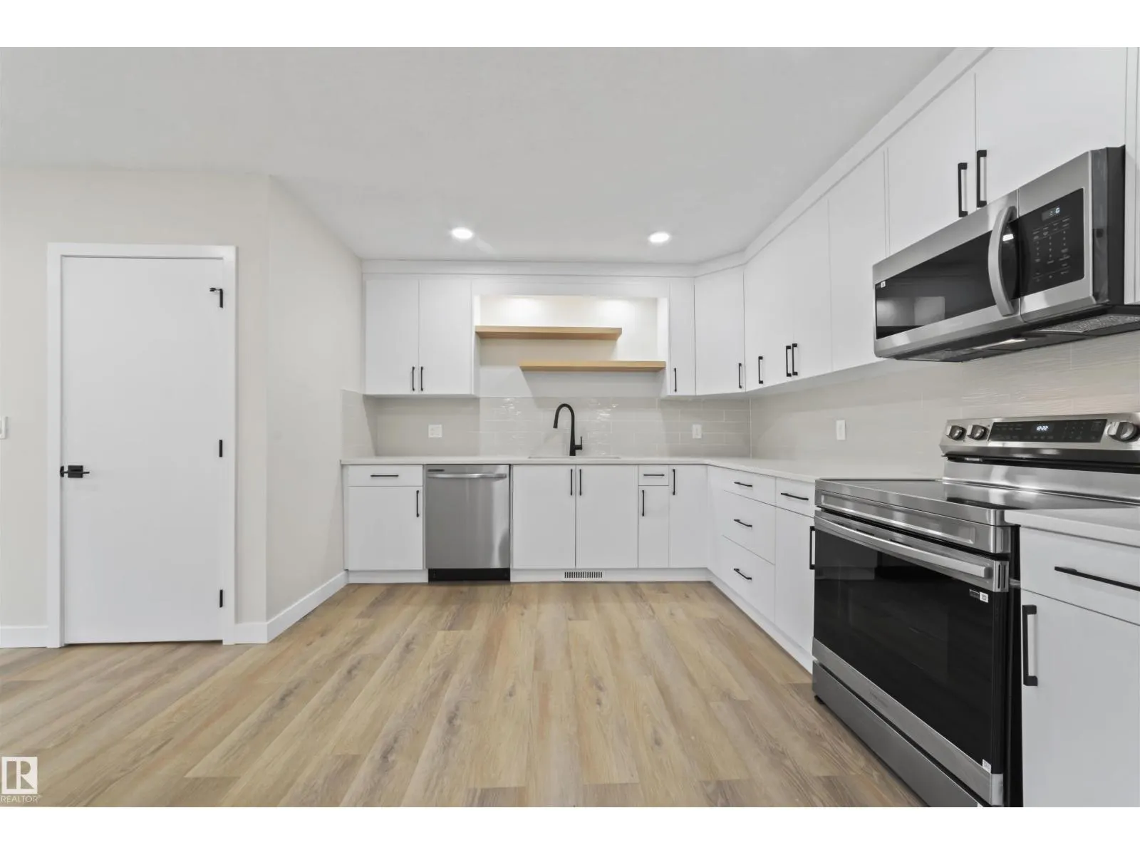 5032 55 AVE