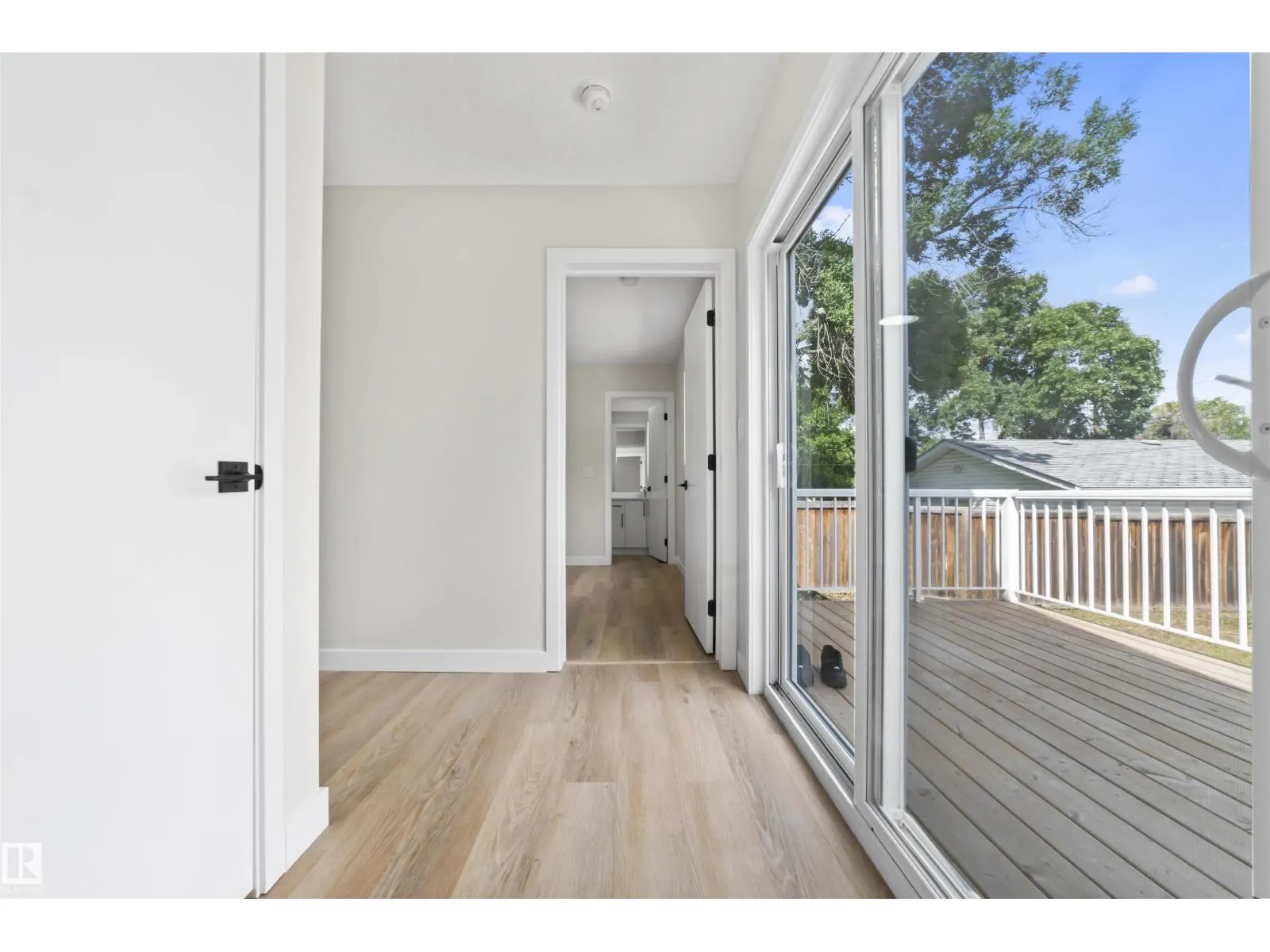 5032 55 AVE